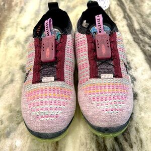 Nike women’s air vapormax 2020 flyknit sneaker size 8.5